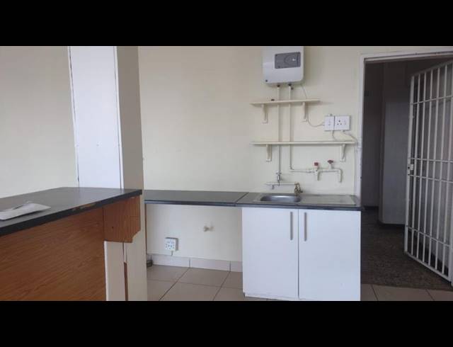 BUSINESS PROPERTY TO RENT IN GILLVIEW